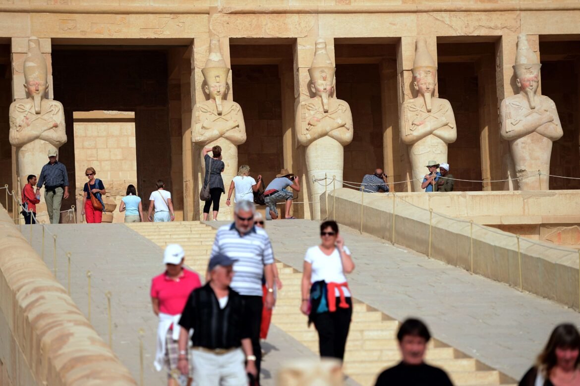 مصر-تتوقع-استقبال-20-مليون-سائح-بنهاية-2026